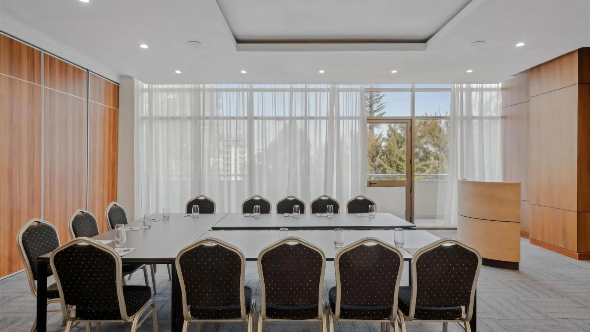 Doubletree By Hilton Addis Ababa Airport Hotel 4*,