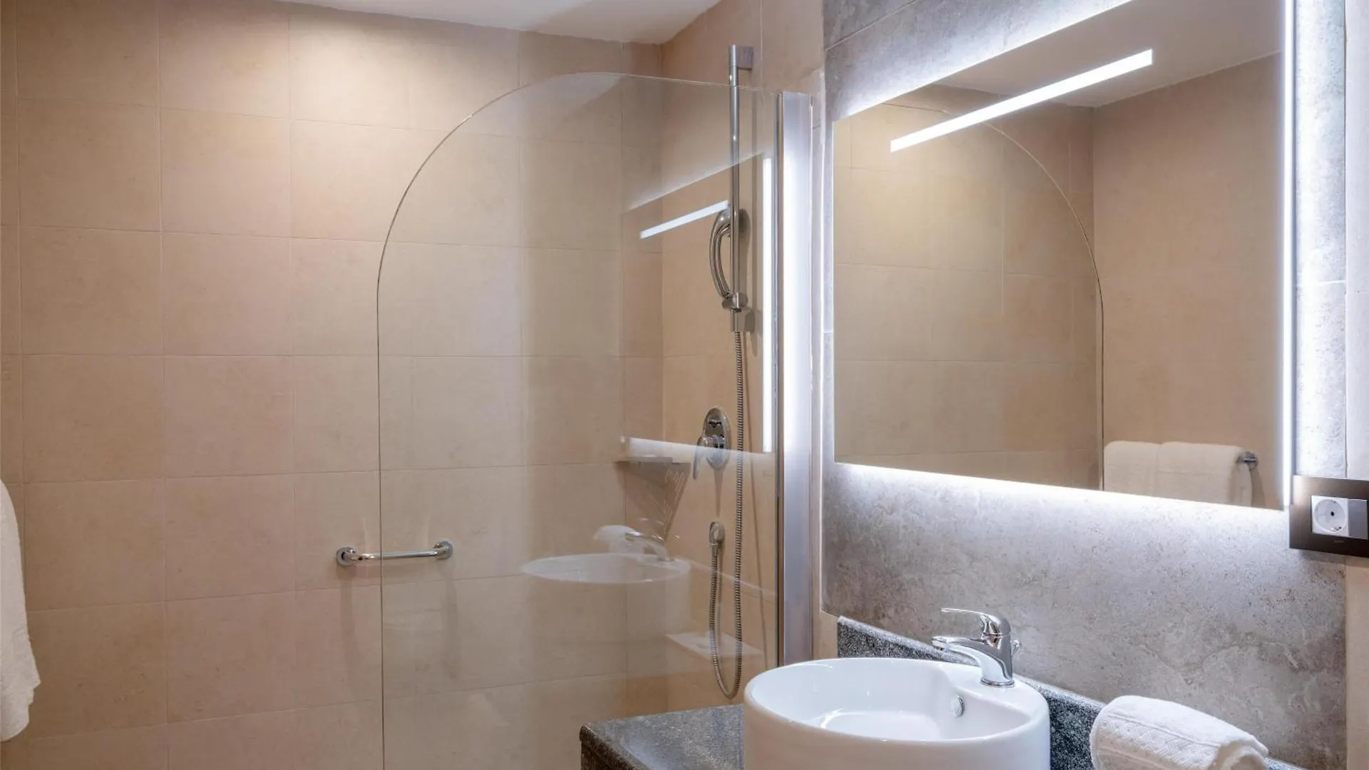 Doubletree By Hilton Addis Ababa Airport Hotel
